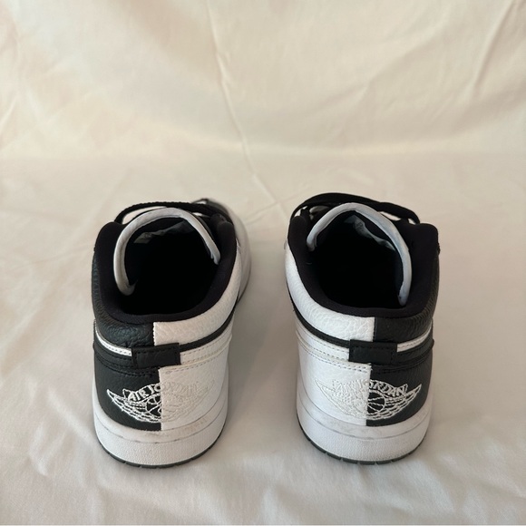 Jordan 1 Low SE | Homage Split White Black | 7.5 - Picture 6 of 7